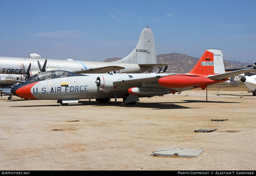 Aircraft Photo of 52-1519 / 0-21519 | Martin EB-57B Canberra | USA - Air Force | AirHistory.net #51878