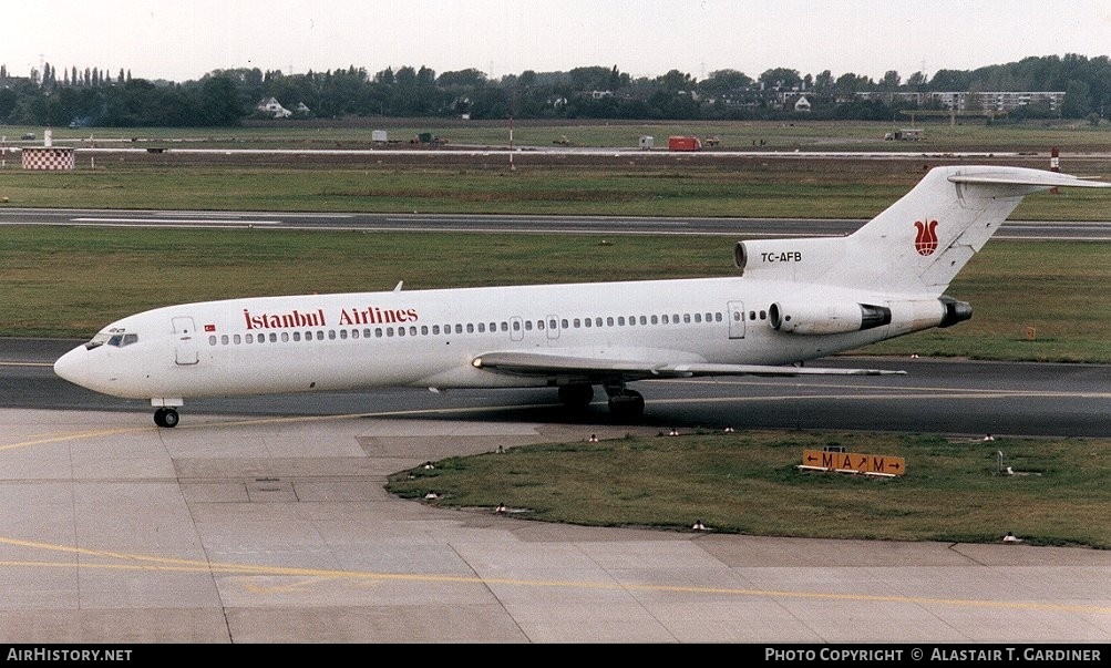 Aircraft Photo of TC-AFB | Boeing 727-228 | Istanbul Airlines | AirHistory.net #52066
