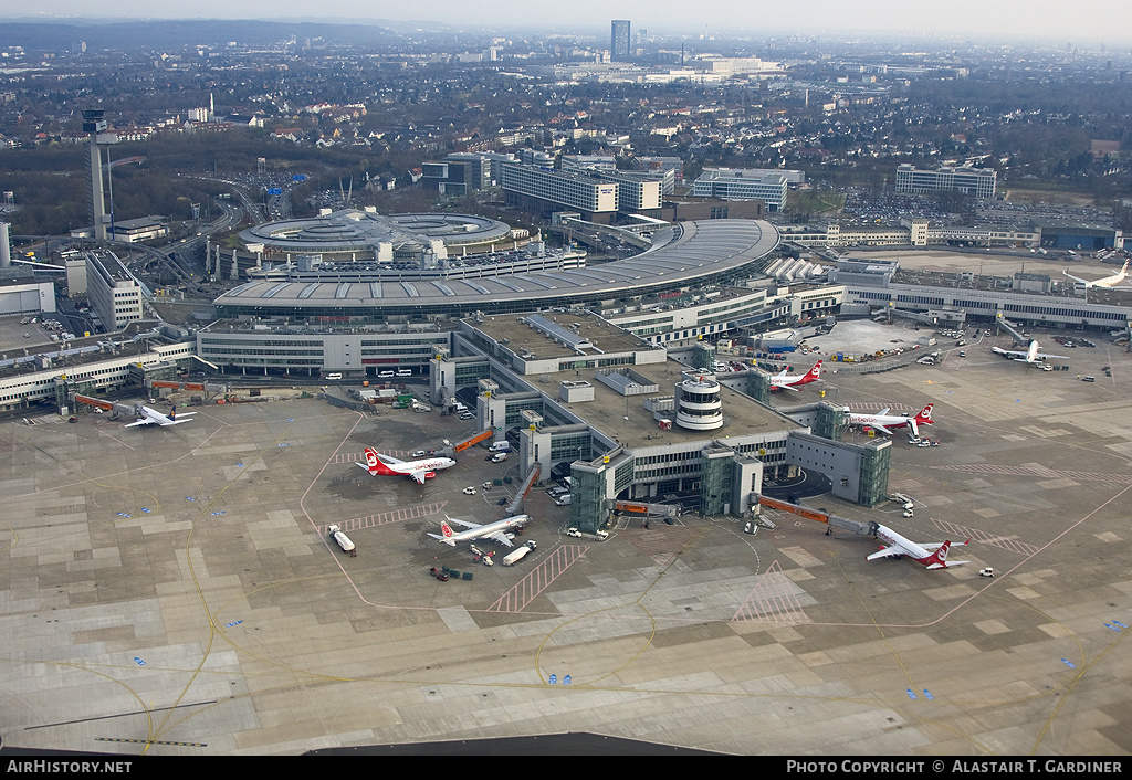 Airport photo of Düsseldorf - International (EDDL / DUS) in Germany | AirHistory.net #52075