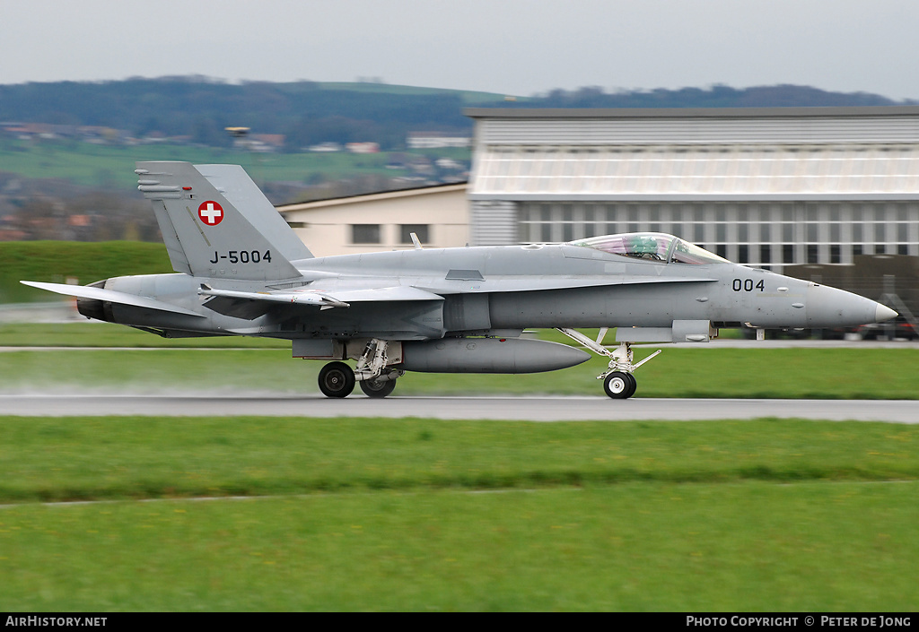 Aircraft Photo of J-5004 | McDonnell Douglas F/A-18C Hornet | Switzerland - Air Force | AirHistory.net #52077