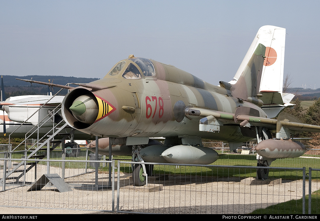 Aircraft Photo of 678 | Sukhoi Su-22M4 | East Germany - Air Force | AirHistory.net #52370