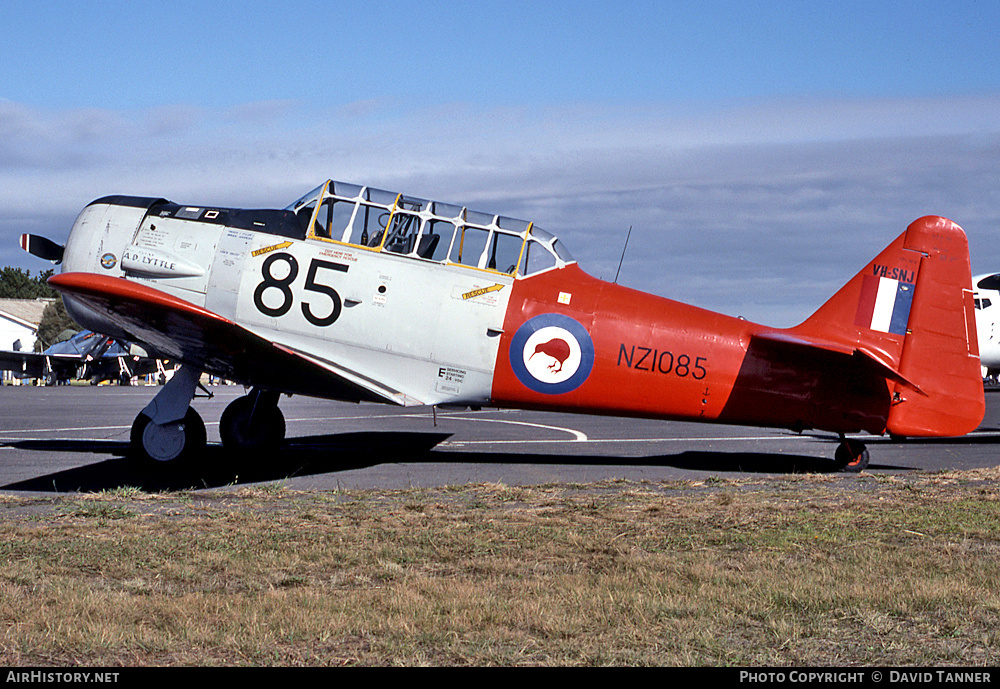 Aircraft Photo of VH-SNJ / NZ1085 | North American AT-6D Harvard III | New Zealand - Air Force | AirHistory.net #52557