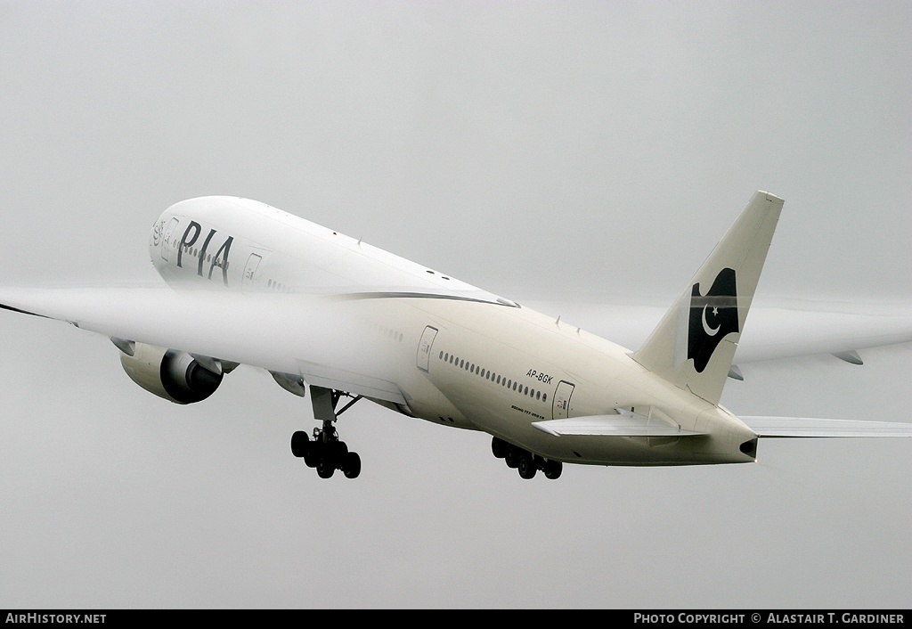Aircraft Photo of AP-BGK | Boeing 777-240/ER | Pakistan International Airlines - PIA | AirHistory.net #53179