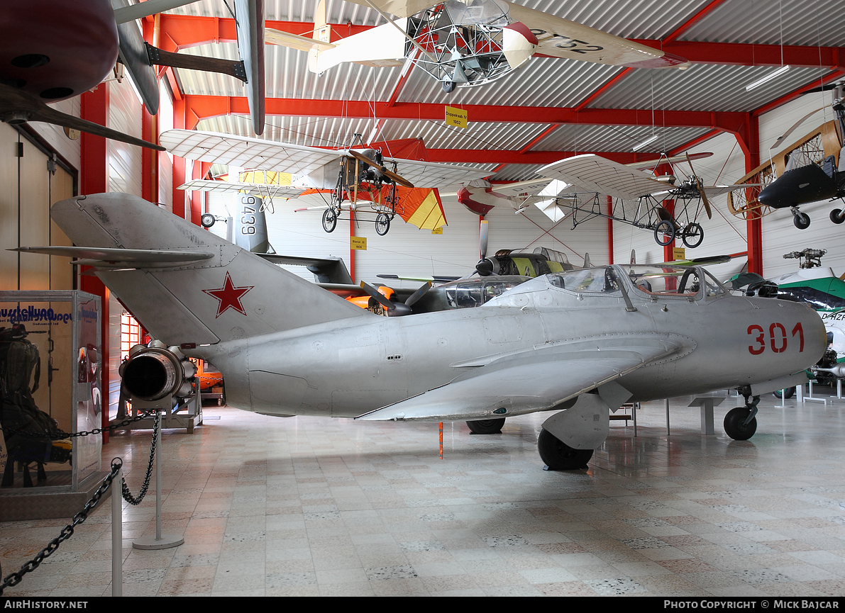 Aircraft Photo of 301 red | PZL-Mielec SBLim-2M (MiG-15UTI) | Soviet Union - Air Force | AirHistory.net #53233