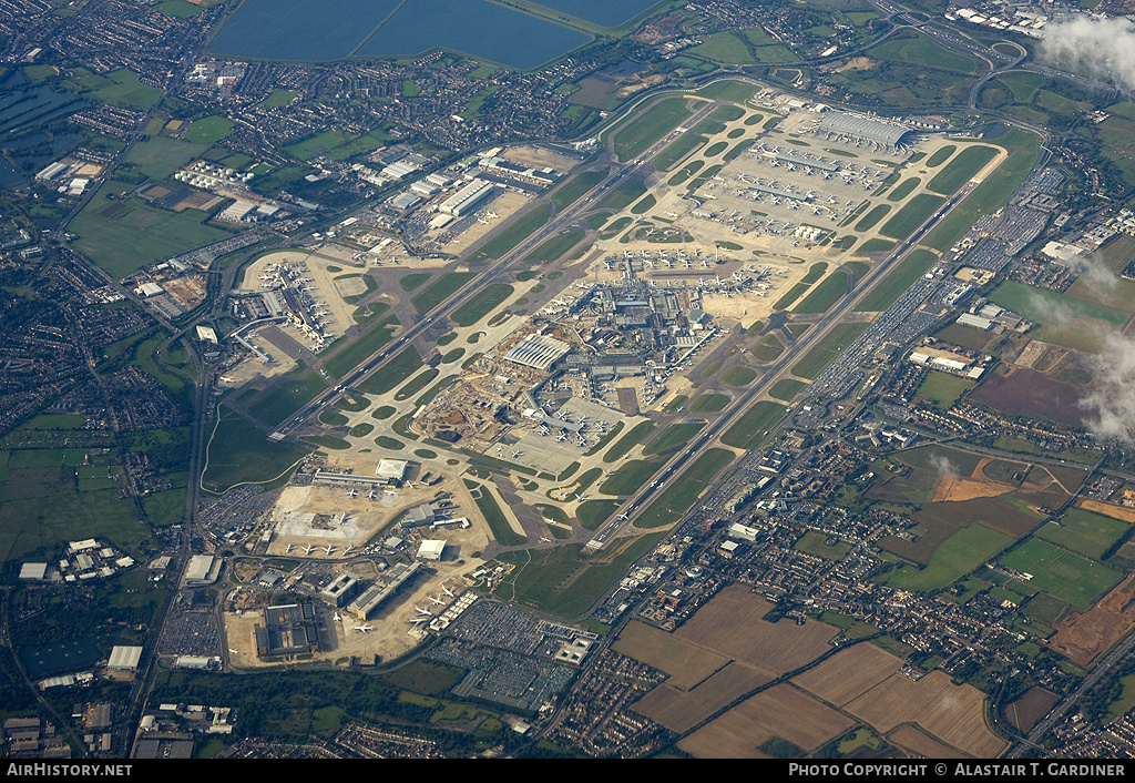 Airport photo of London - Heathrow (EGLL / LHR) in England, United Kingdom | AirHistory.net #53275