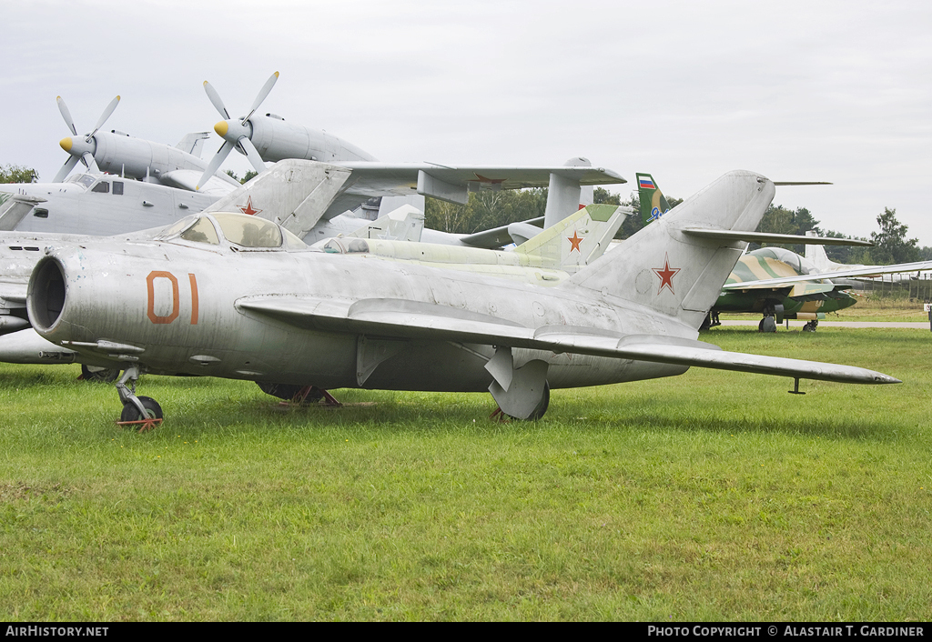 Aircraft Photo of 01 red | Mikoyan-Gurevich MiG-17 | Russia - Air Force | AirHistory.net #53553