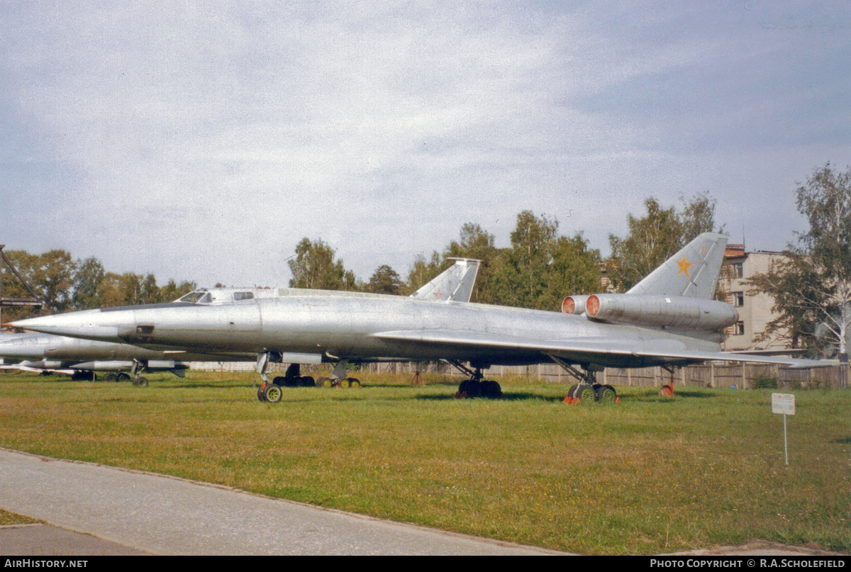 Aircraft Photo of 32 red | Tupolev Tu-22K | Soviet Union - Air Force | AirHistory.net #54020