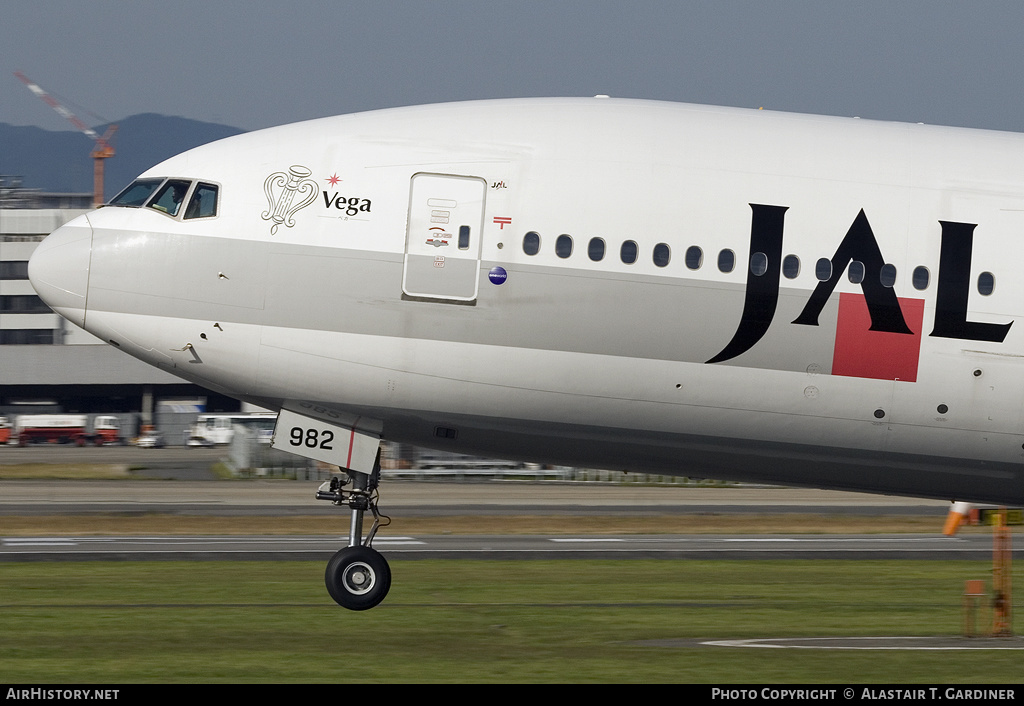 Aircraft Photo of JA8982 | Boeing 777-246 | Japan Airlines - JAL | AirHistory.net #54158