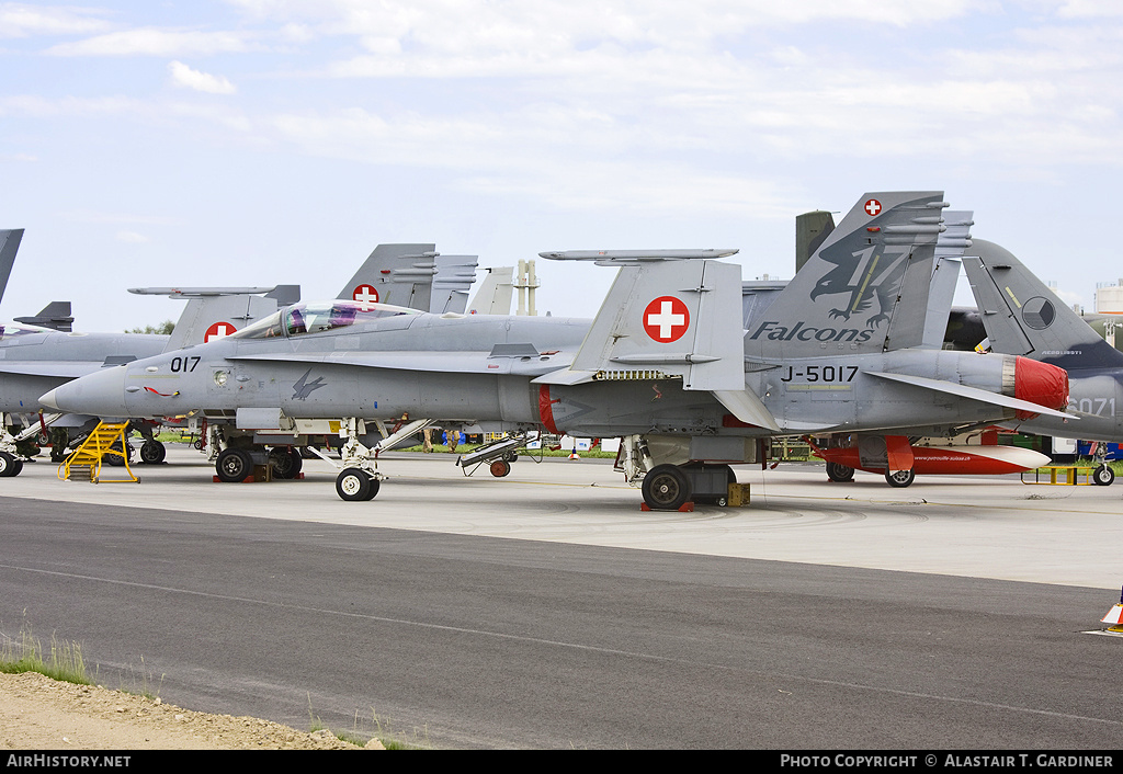 Aircraft Photo of J-5017 | McDonnell Douglas F/A-18C Hornet | Switzerland - Air Force | AirHistory.net #54330