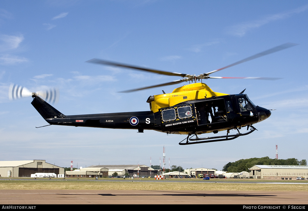 Aircraft Photo of ZJ234 | Bell 412EP Griffin HT1 | UK - Air Force | AirHistory.net #54529