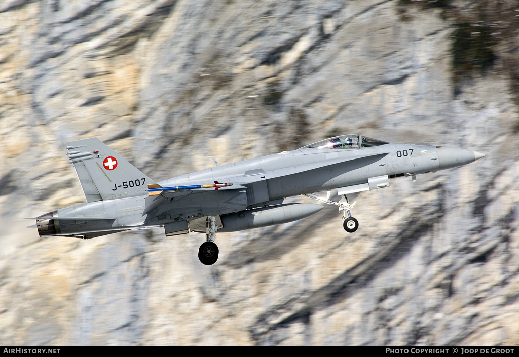 Aircraft Photo of J-5007 | McDonnell Douglas F/A-18C Hornet | Switzerland - Air Force | AirHistory.net #54728