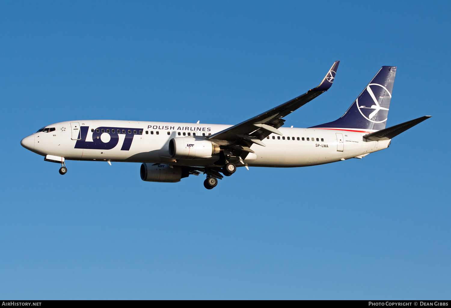 JFOX JF7378031 1/200 BOEING 737-89P LOT POLISH AIRLINES REG SP-LWA WITH STAND 