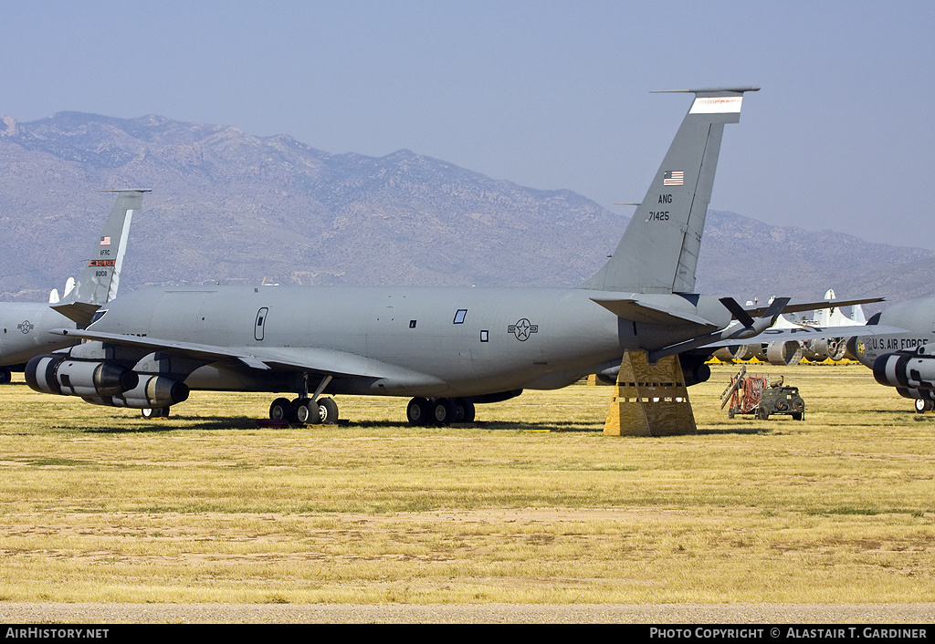 Aircraft Photo of 57-1425 / 71425 | Boeing KC-135E Stratotanker | USA - Air Force | AirHistory.net #55540