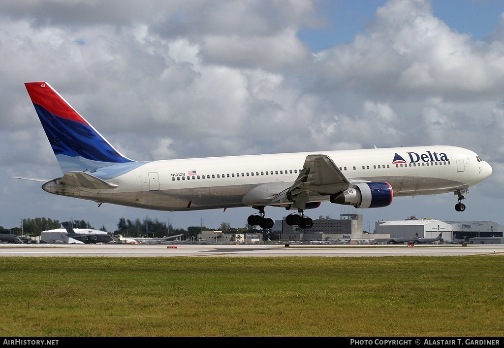 Aircraft Photo of N131DN | Boeing 767-332 | Delta Air Lines | AirHistory.net #55688