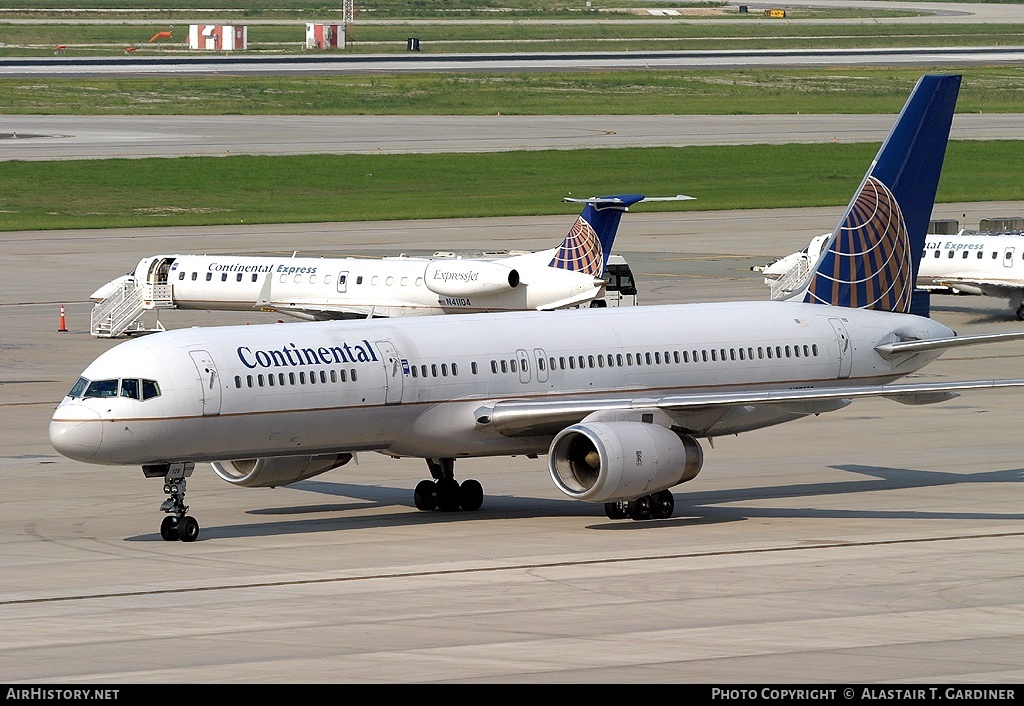 Aircraft Photo of N17128 | Boeing 757-224 | Continental Airlines | AirHistory.net #55748