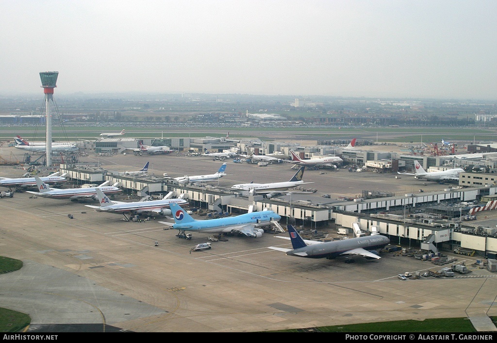 Airport photo of London - Heathrow (EGLL / LHR) in England, United Kingdom | AirHistory.net #56157