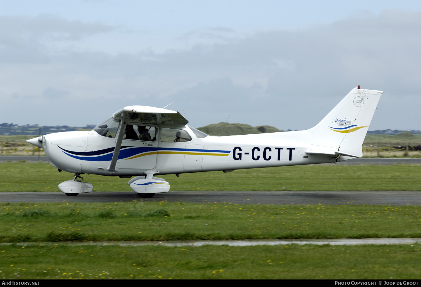 Aircraft Photo of G-CCTT | Cessna 172S Skyhawk SP | Roy Executive Aviation | AirHistory.net #56951