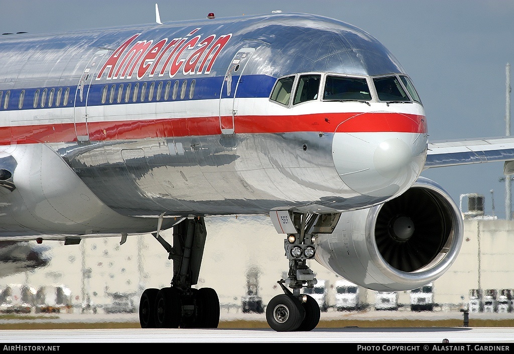 Aircraft Photo of N674AN | Boeing 757-223 | American Airlines | AirHistory.net #57569