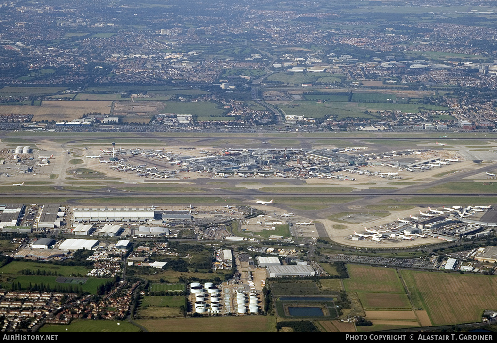 Airport photo of London - Heathrow (EGLL / LHR) in England, United Kingdom | AirHistory.net #57935