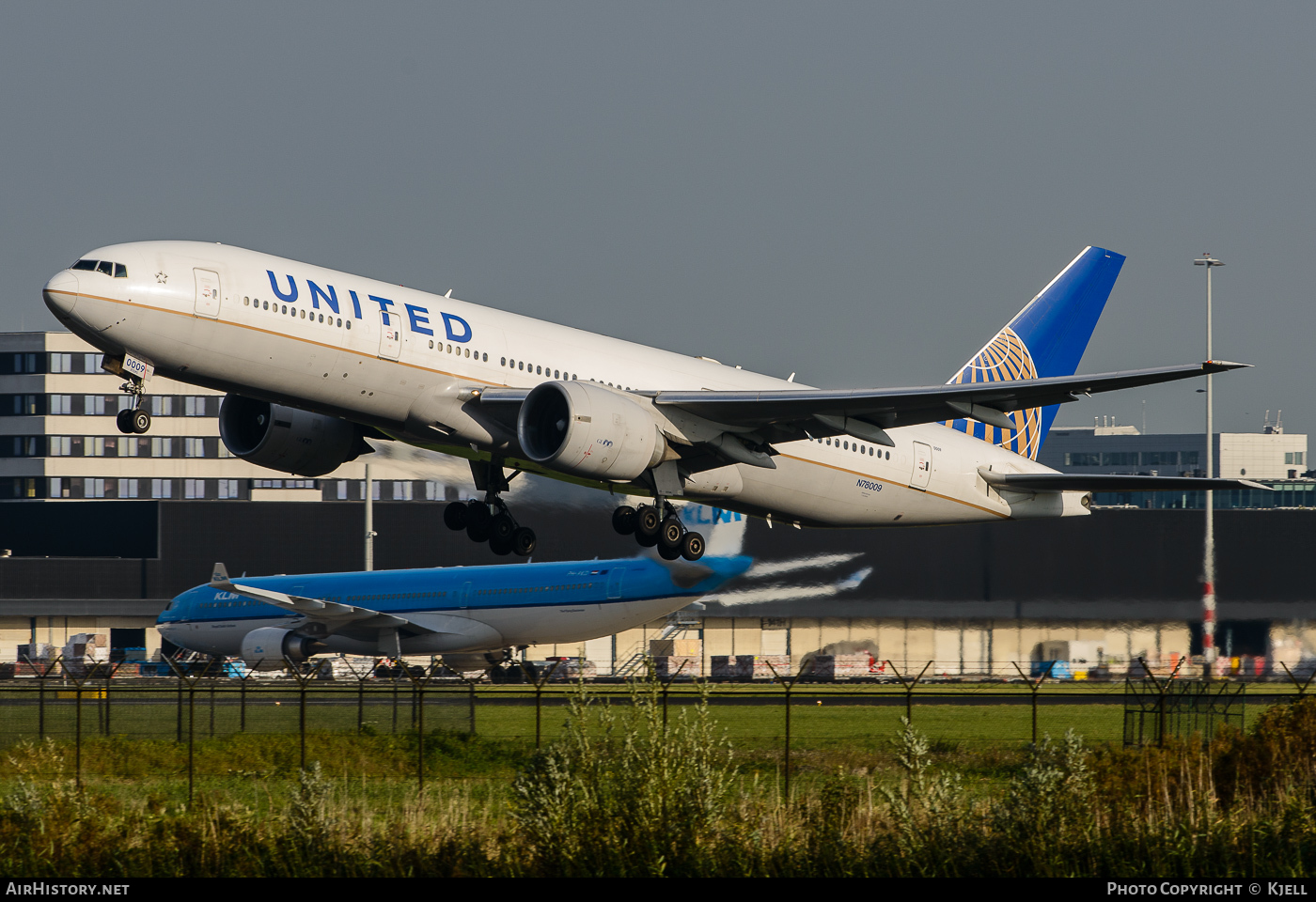 Aircraft Photo of N78009 | Boeing 777-224/ER | United Airlines | AirHistory.net #59442