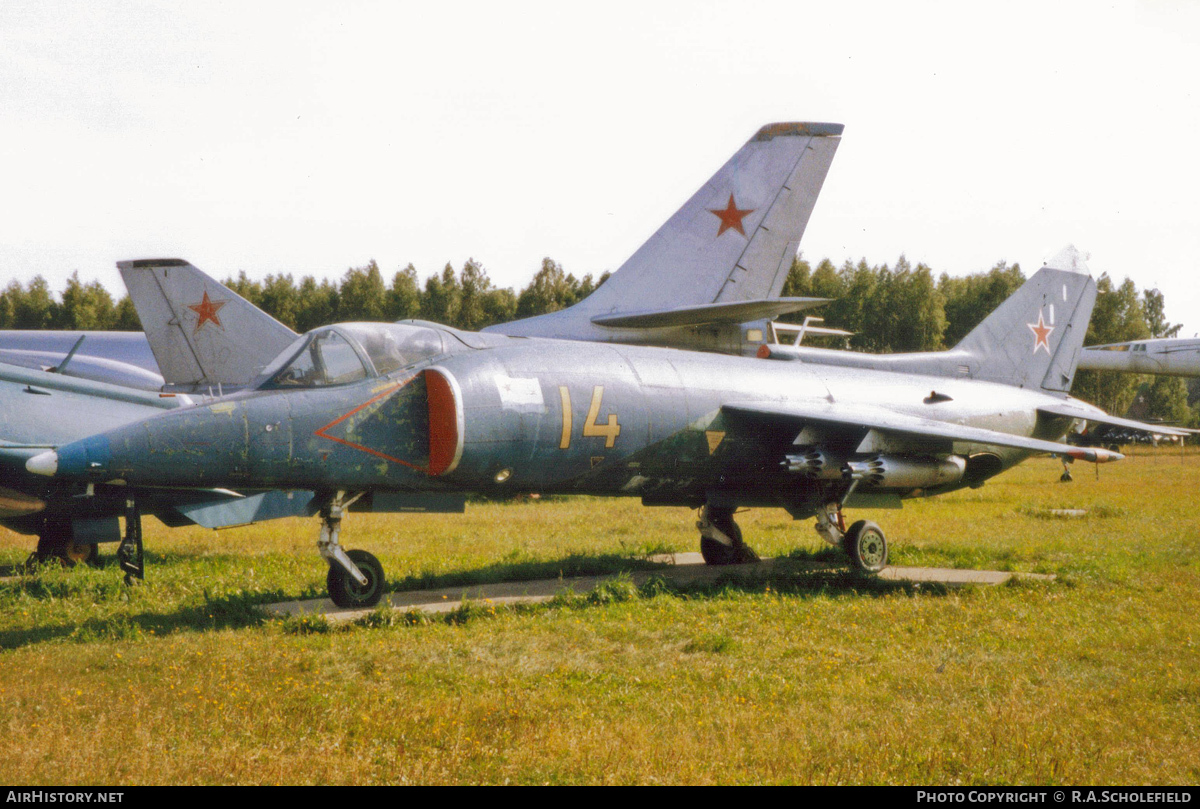 Aircraft Photo of 14 yellow | Yakovlev Yak-38 | Soviet Union - Navy | AirHistory.net #59445