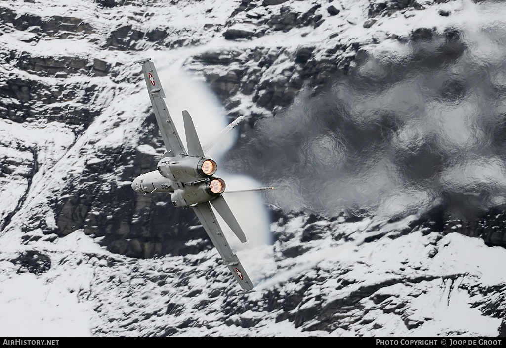 Aircraft Photo of J-5004 | McDonnell Douglas F/A-18C Hornet | Switzerland - Air Force | AirHistory.net #59786