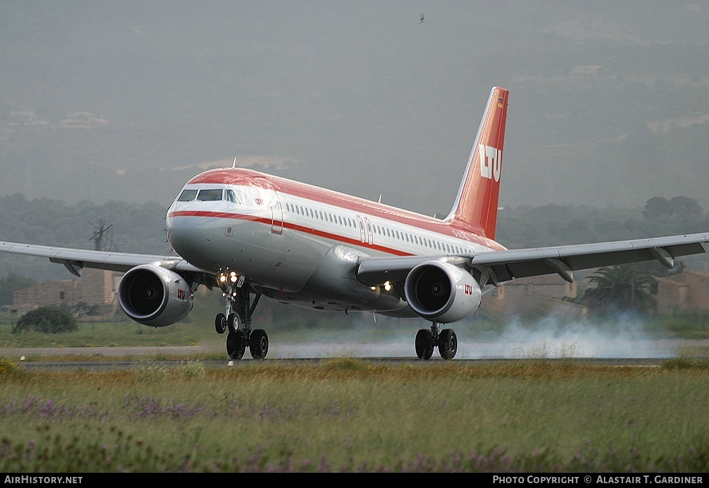 Aircraft Photo of D-ALTK | Airbus A320-214 | LTU - Lufttransport-Unternehmen | AirHistory.net #59836