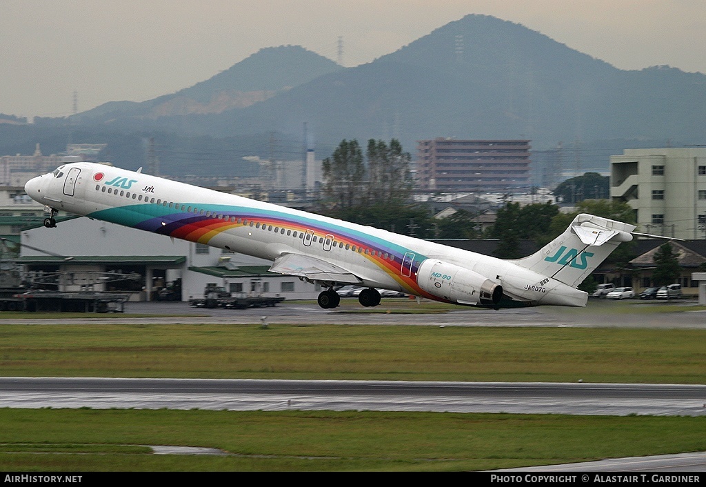 Aircraft Photo of JA8070 | McDonnell Douglas MD-90-30 | Japan Air System - JAS | AirHistory.net #59878