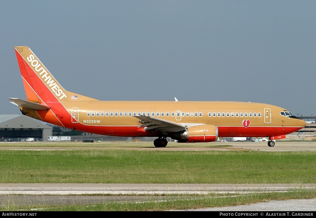 Aircraft Photo of N323SW | Boeing 737-3H4 | Southwest Airlines | AirHistory.net #60268