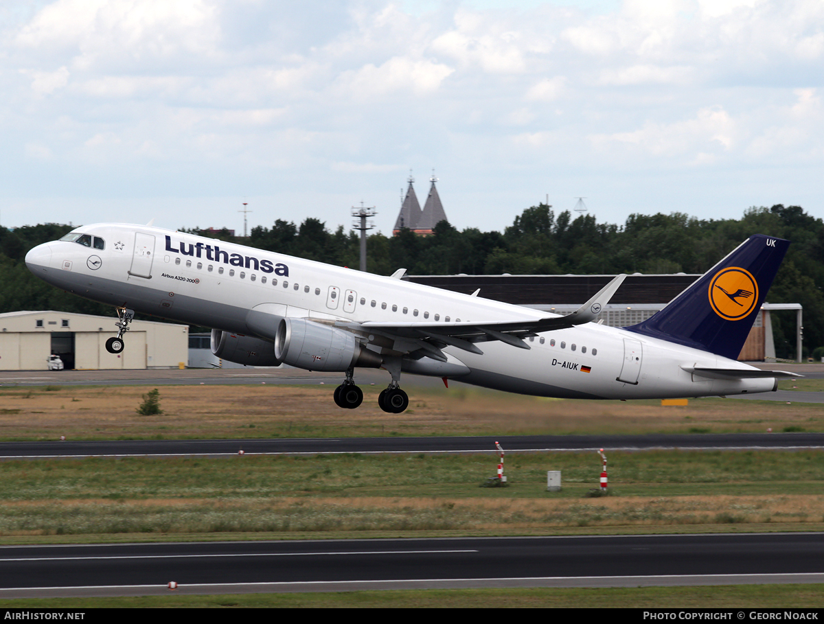 Aircraft Photo of D-AIUK | Airbus A320-214 | Lufthansa | AirHistory.net #60423