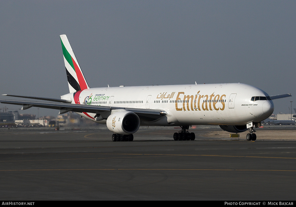 Aircraft Photo of A6-EMW | Boeing 777-31H | Emirates | AirHistory.net #60470
