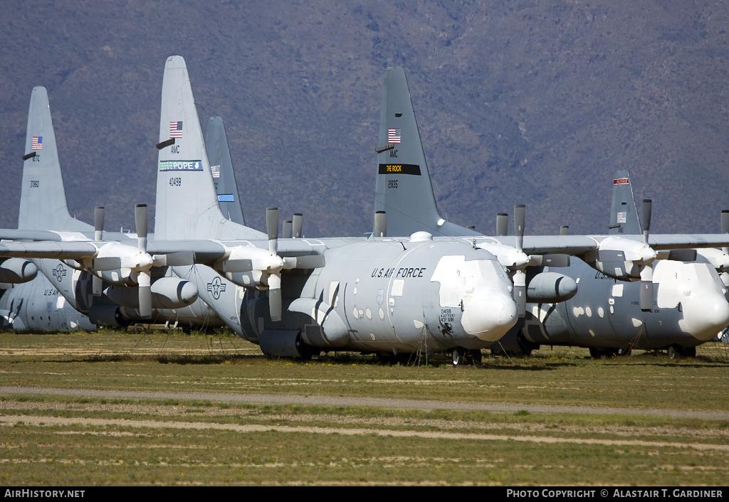 Aircraft Photo of 64-0498 / 40498 | Lockheed C-130E Hercules (L-382) | USA - Air Force | AirHistory.net #60549