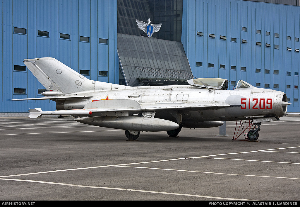 Aircraft Photo of 51209 | Shenyang J-6 III | China - Air Force | AirHistory.net #61017