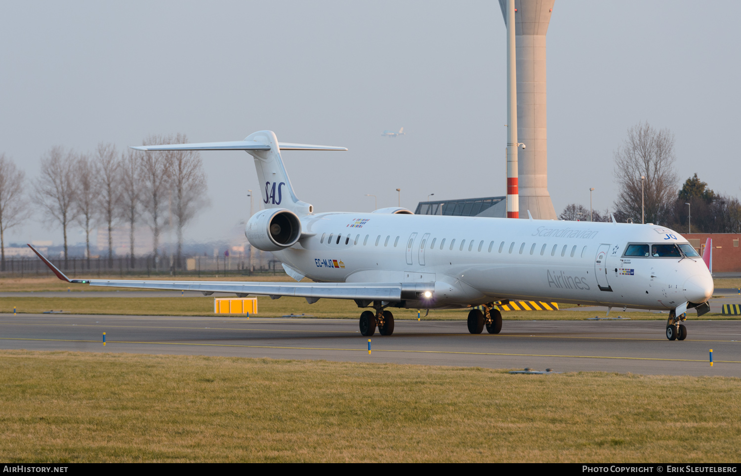 Aircraft Photo of EC-MJQ | Bombardier CRJ-1000ER NG (CL-600-2E25) | Scandinavian Airlines - SAS | AirHistory.net #61189
