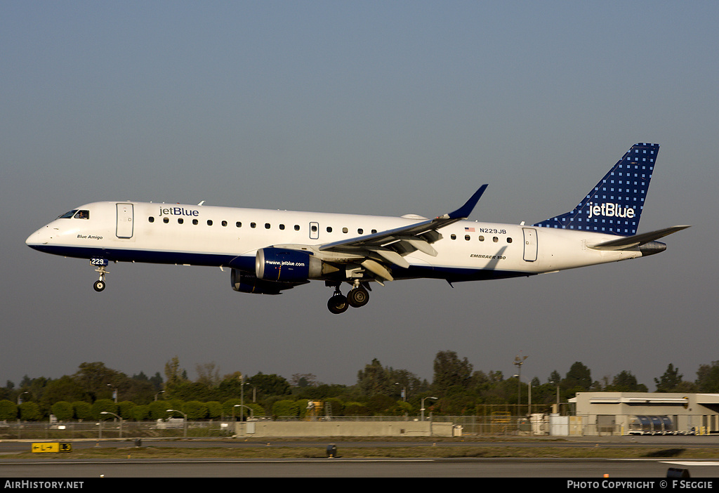 Aircraft Photo of N229JB | Embraer 190AR (ERJ-190-100IGW) | JetBlue Airways | AirHistory.net #61372