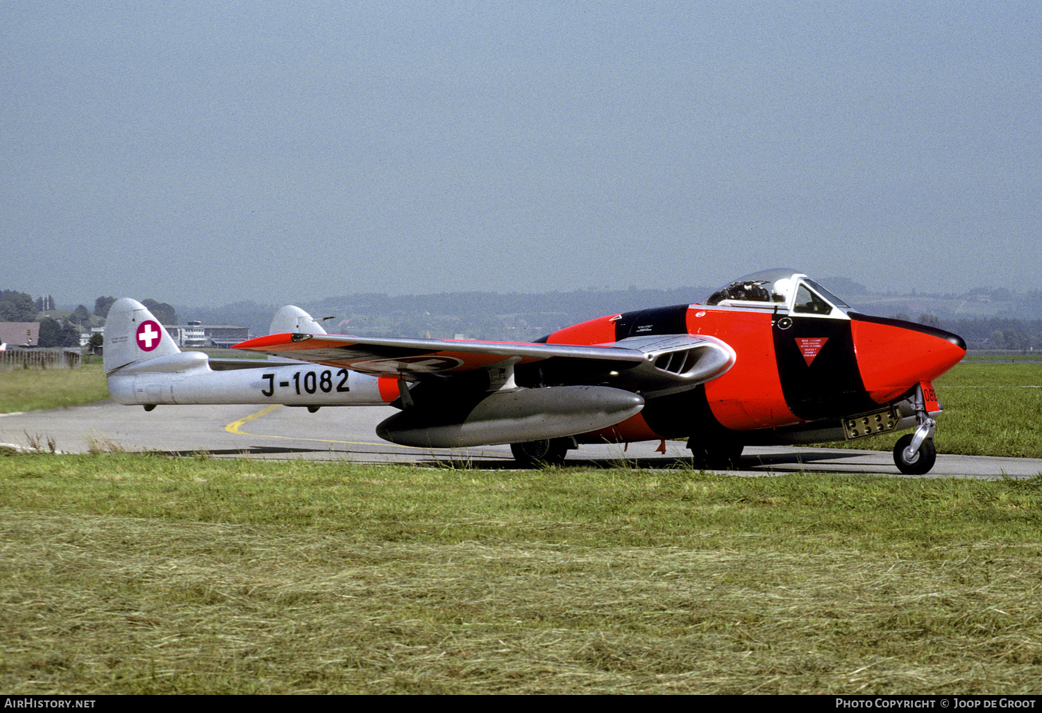 Aircraft Photo of J-1082 | De Havilland D.H. 100 Vampire FB6 | Switzerland - Air Force | AirHistory.net #61378