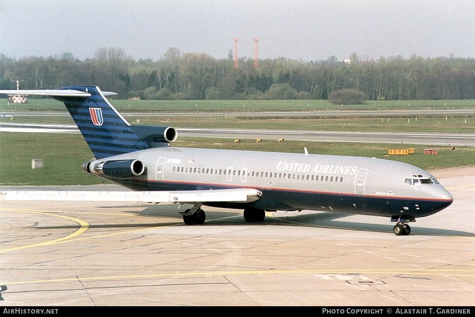 Aircraft Photo of N7256U | Boeing 727-222/Adv | United Airlines | AirHistory.net #61423