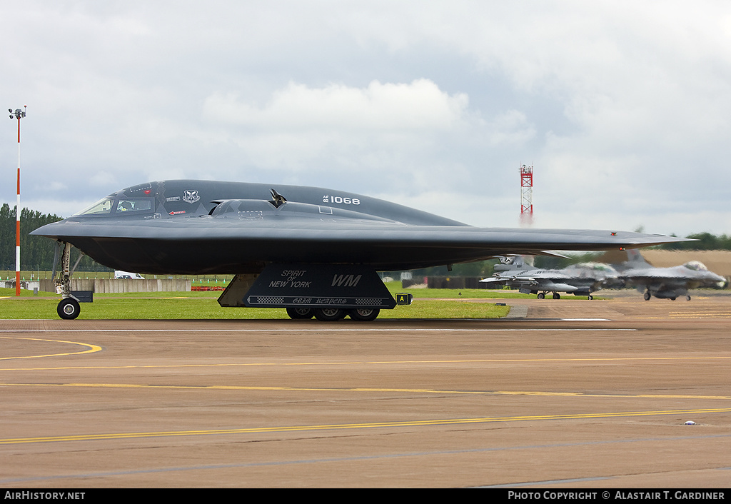 Aircraft Photo of 82-1068 / AF82-1068 | Northrop Grumman B-2A Spirit | USA - Air Force | AirHistory.net #61440