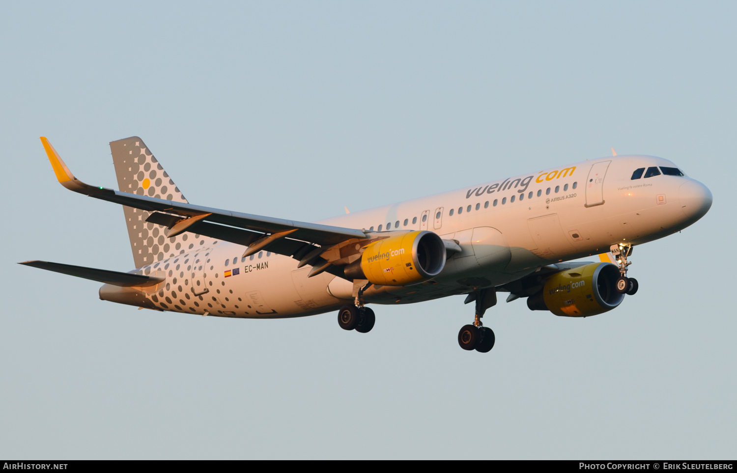 Aircraft Photo of EC-MAN | Airbus A320-214 | Vueling Airlines | AirHistory.net #61681