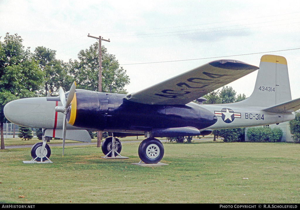 Aircraft Photo of 44-35204 | Douglas A-26C Invader | USA - Air Force | AirHistory.net #61794