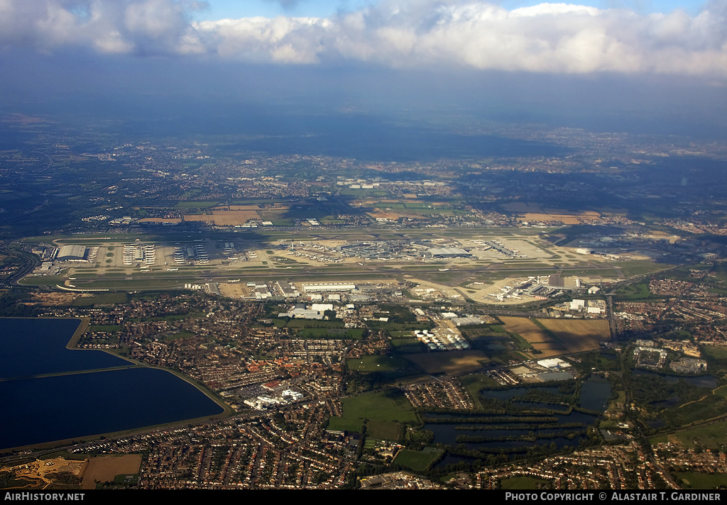 Airport photo of London - Heathrow (EGLL / LHR) in England, United Kingdom | AirHistory.net #61894