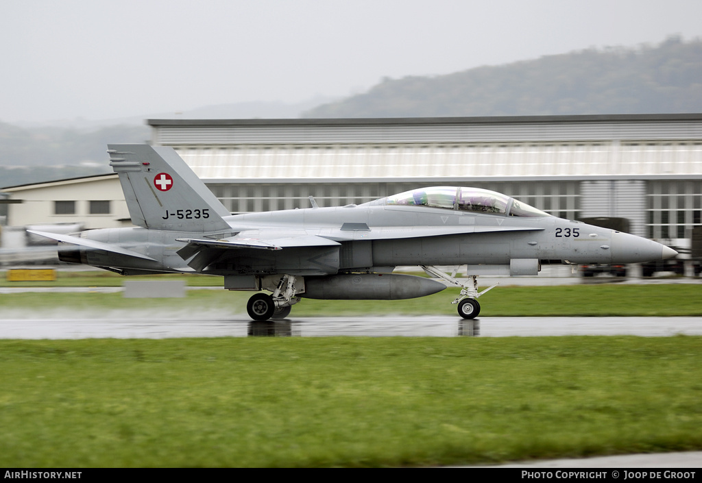 Aircraft Photo of J-5235 | McDonnell Douglas F/A-18D Hornet | Switzerland - Air Force | AirHistory.net #61950