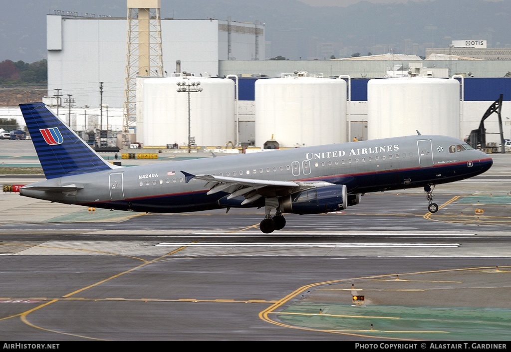Aircraft Photo of N424UA | Airbus A320-232 | United Airlines | AirHistory.net #62084