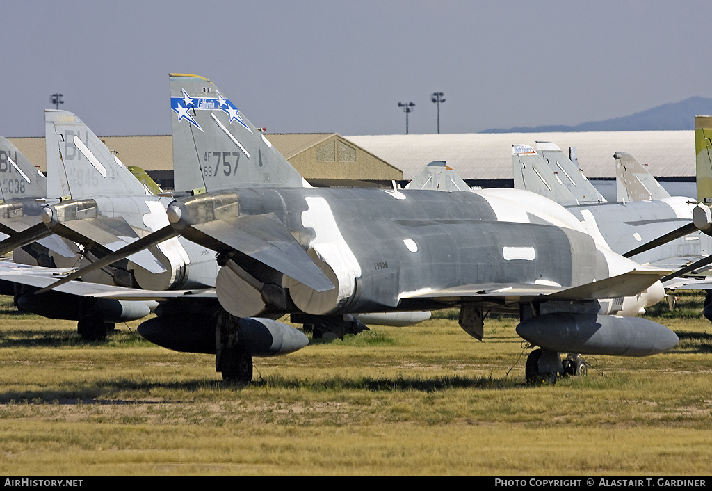 Aircraft Photo of 63-7757 / AF63-757 | McDonnell RF-4C Phantom II | USA - Air Force | AirHistory.net #62116