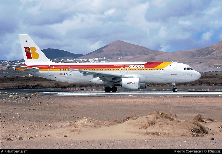Aircraft Photo of EC-HKJ | Airbus A320-214 | Iberia | AirHistory.net #62152