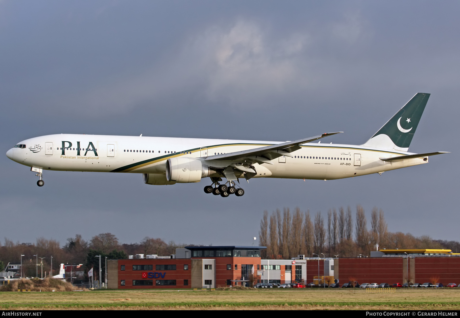 Aircraft Photo of AP-BID | Boeing 777-340/ER | Pakistan International Airlines - PIA | AirHistory.net #62486