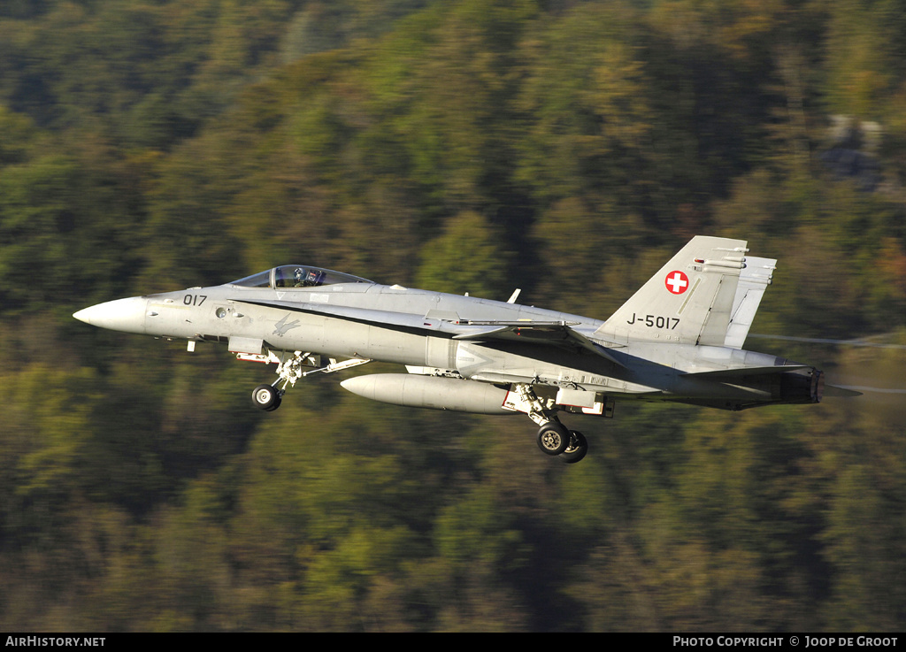 Aircraft Photo of J-5017 | McDonnell Douglas F/A-18C Hornet | Switzerland - Air Force | AirHistory.net #63280
