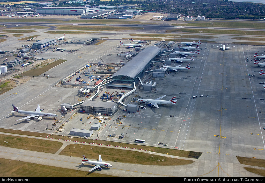 Airport photo of London - Heathrow (EGLL / LHR) in England, United Kingdom | AirHistory.net #63359