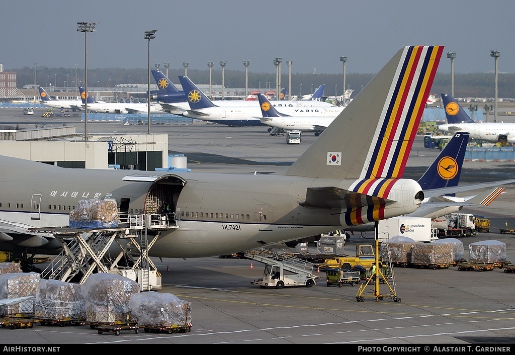 Aircraft Photo of HL7421 | Boeing 747-48EM | Asiana Airlines | AirHistory.net #63379