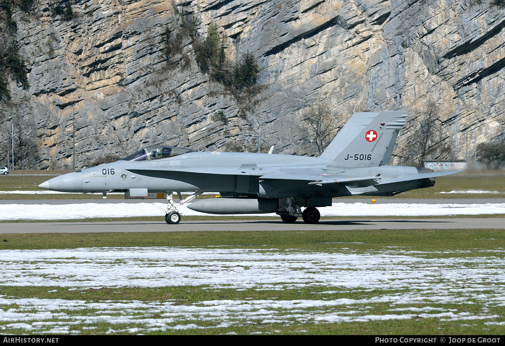 Aircraft Photo of J-5016 | McDonnell Douglas F/A-18C Hornet | Switzerland - Air Force | AirHistory.net #63573
